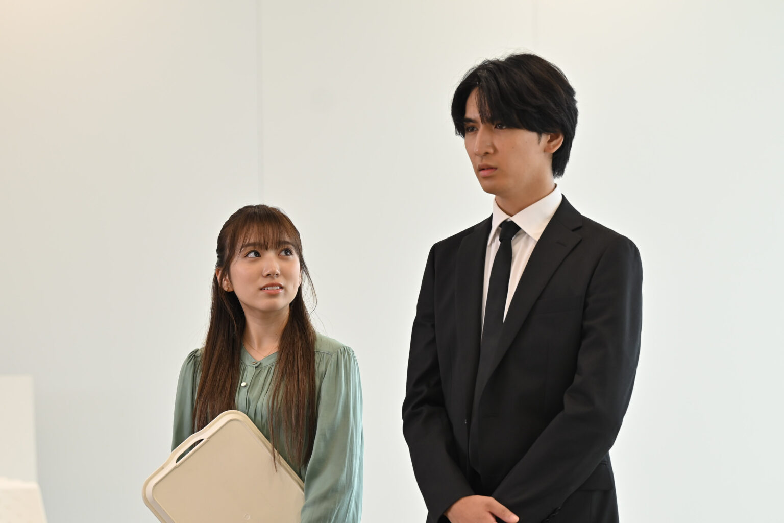 「初夜」の直後、幸せの絶頂にある18歳新妻と夫に暗雲が近づく『18歳、新妻、不倫します。』第6話 | ABCマガジン