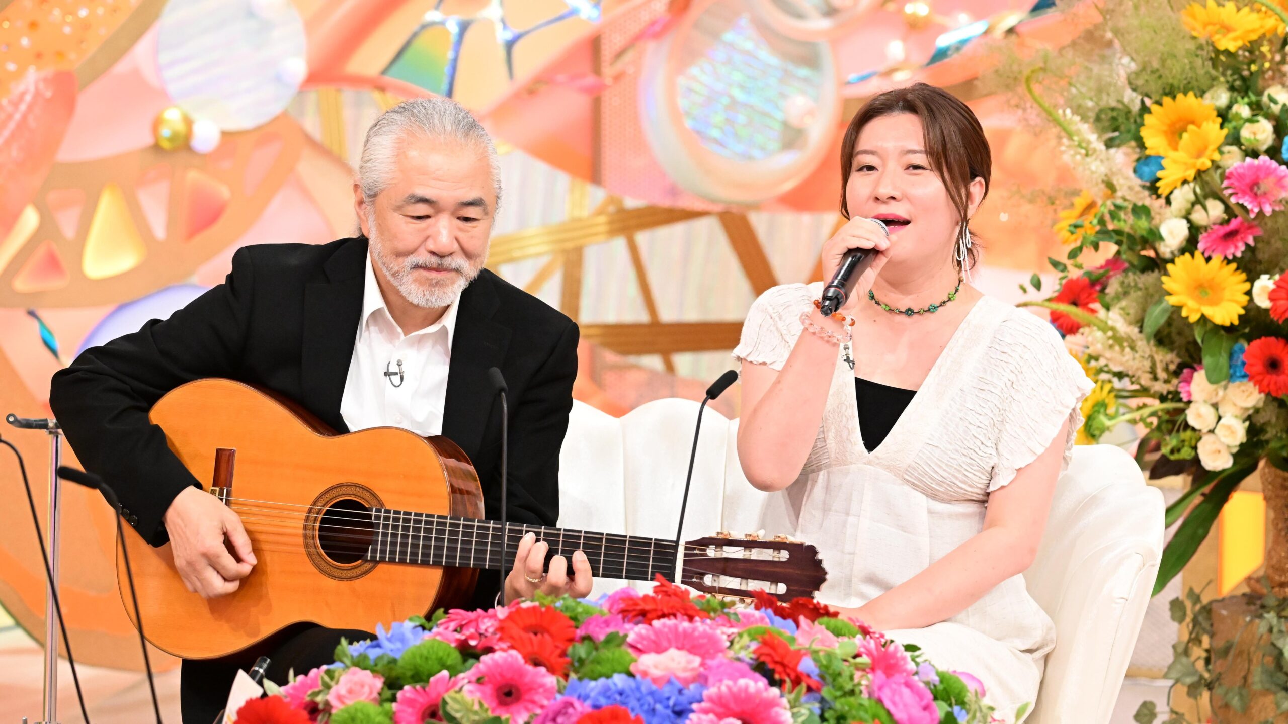 新婚さんいらっしゃい！」二児のシングルマザーが25歳上の68歳ギター